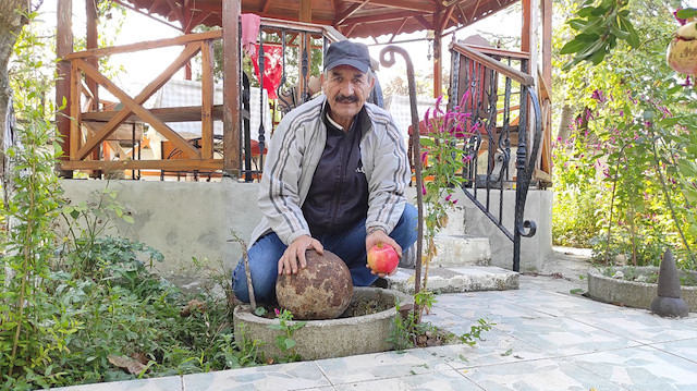 Aksal, kendisine Kıbrıs Barış Harekatı'nı hatırlatan gülleyi bahçesinde sergilemek istediğini ifade etti.

