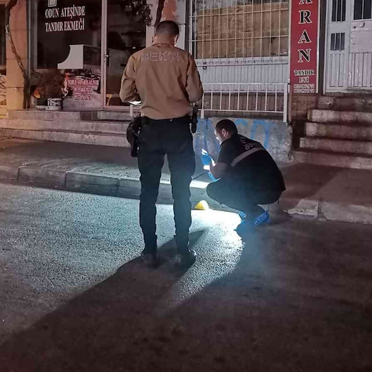 Tartıştığı gruba ateş eden kişi arada kalan babasını da vurdu