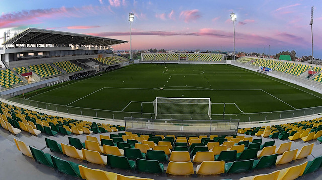 AEK Larnaca - Fenerbahçe maçı 19.45'te başlayacak.