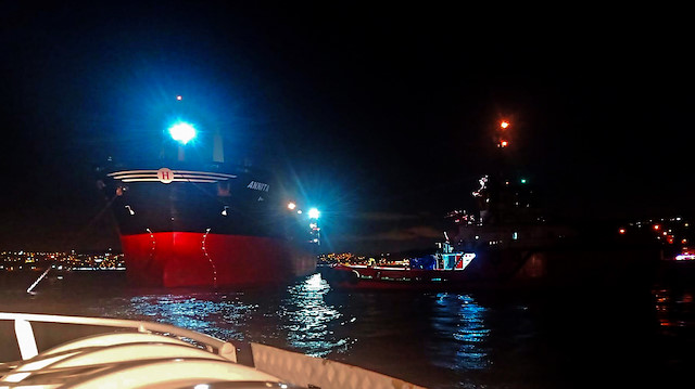 İstanbul Boğazı'nda trafik arızalanan gemi dolayısıyla askıya alındı.