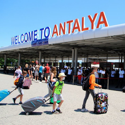 Antalya'ya 10 ayda hava yoluyla gelen yabancı turist sayısı 12 milyonu aştı