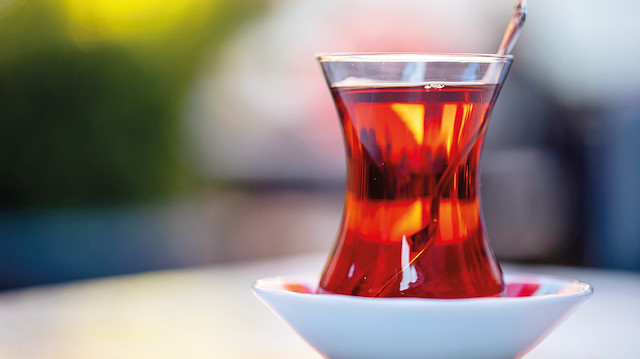 ​Türk dizilerini ince belli bardakla çay içerek izliyorlar.