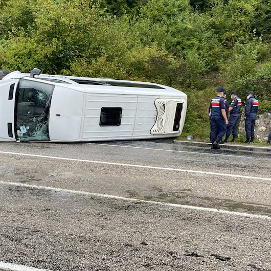 Yozgat'ta işçi servisi devrildi: Altı kişi yaralandı