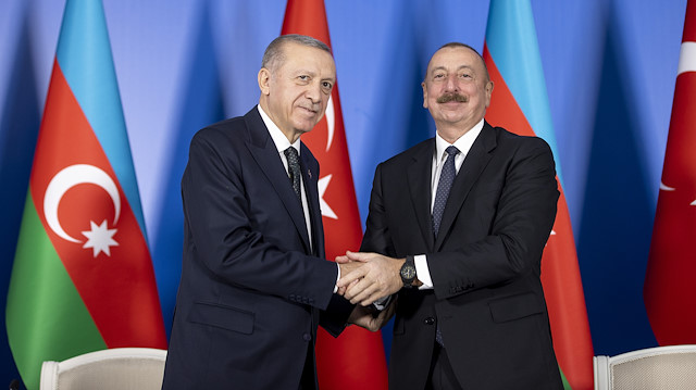 Cumhurbaşkanı Erdoğan ile Azerbaycan Cumhurbaşkanı Aliyev ortak basın toplantısı düzenledi.

