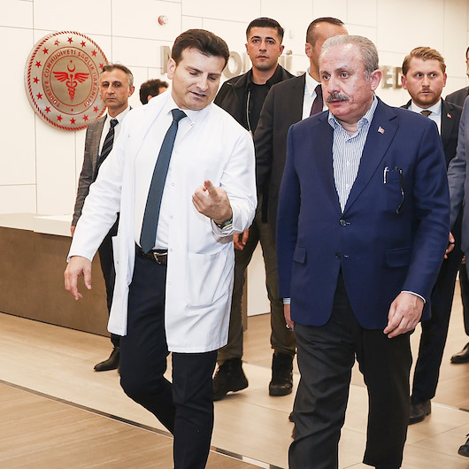 TBMM Başkanı Şentop kaza geçiren Binali Yıldırım'ı hastanede ziyaret etti: İyileşme yolunda hızla ilerliyor