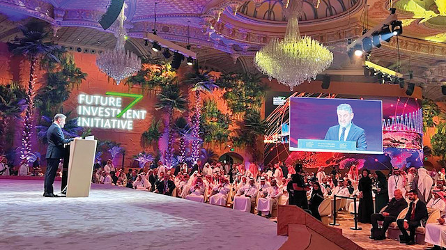 Hazine ve Maliye Bakanı Nebati, Riyad'da 6. Gelecek Yatırım Girişimi Konferansı’na
katıldı. Nebati, konferans öncesinde dünyanın önde gelen yatırımcılarıyla buluştu. 