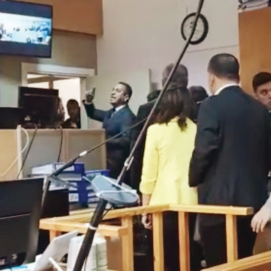 Mahkemede CHP terörü: Heyetin üzerine yürüyüp hakime hakaret etti