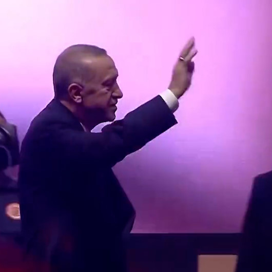Cumhurbaşkanı Erdoğan salona girdiğinde yaşanan coşku