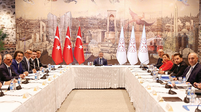 Hazine ve Maliye Bakanı Nureddin Nebati başkanlığında yapılan toplantıya; Türkiye Bankalar Birliği Başkanı Alpaslan Çakar'ın yanı sıra BDDK, SPK, Borsa İstanbul ve kamu banka yöneticileri katıldı.