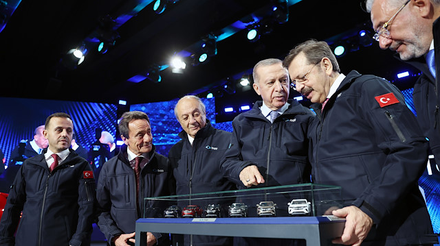 Cumhurbaşkanı Erdoğan, Türkiye'nin vizyon projeleri arasında yer alan TOGG'un seri üretiminin yapılacağı Gemlik Kampüsü'nün açılışına katıldı.