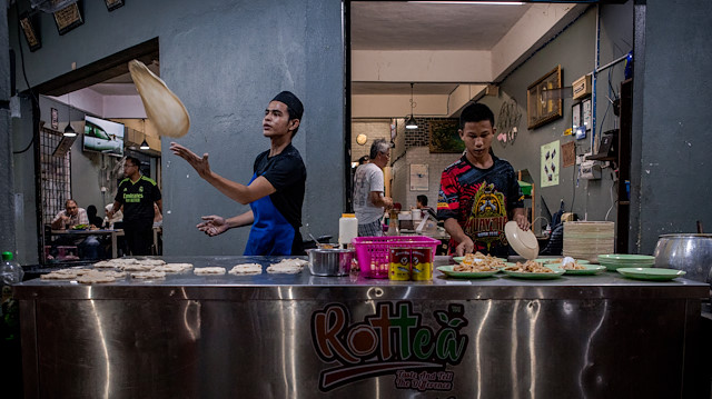 Malezya'nın ulusal ekmeği "roti canai", dünyanın en iyi sokak yemeği seçildi