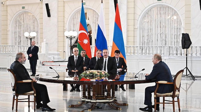 Rusya Devlet Başkanı Vladimir Putin, Azerbaycan Cumhurbaşkanı İlham Aliyev ve Ermenistan Başbakanı Nikol Paşinyan'IN yaptığı üçlü görüşme.