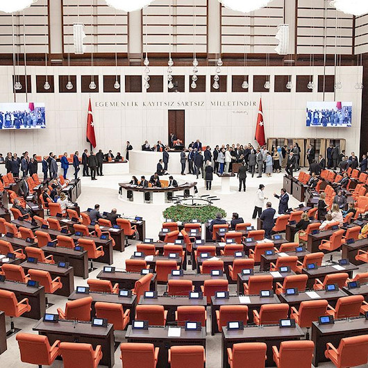 AK Parti başörtüsüne yönelik Anayasa değişiklik teklifini MHP ile paylaştı