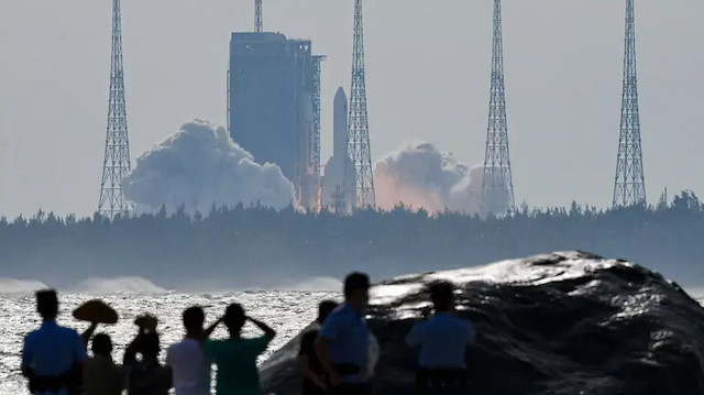 Çin'in kontrolden çıkan roketinin ek motoru Pasifik Okyanusu'na düştü