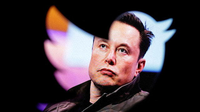 Elon Musk Twitter'ı 44 milyar dolara satın aldı.