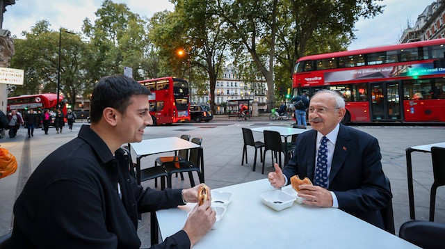 Kılıçdaroğlu Londra'da da hamburger yedi.