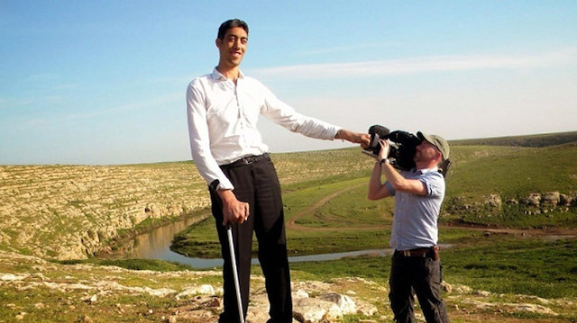 2 metre 51 santimetre boyu ile "dünyanın en uzun boylu adamı" unvanını koruyan Sultan Kösen