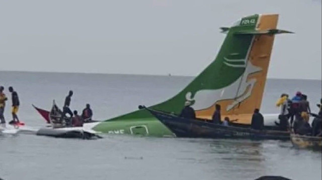 Tanzanya'da yolcu uçağı, iniş yapmaya çalıştığı esnada Victoria Gölü'ne düştü.
