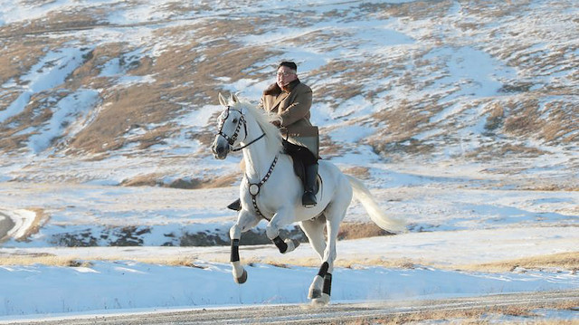 Orlov Trotter cinsi at ırkına düşkünlüğüyle bilinen Kim, bu ilgisini canlı tutmaya devam ediyor.