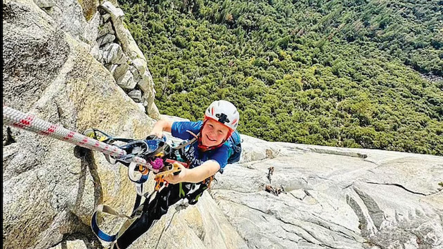 ​ABD Colorado’dan 8 yaşındaki Sam Baker, Yosemite milli parkındaki ünlü El Capitan kayalığına tırmanan en genç dağcı unvanını kazandı.