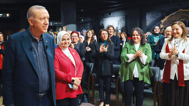 Cumhurbaşkanı Erdoğan, Gaziantepli kadınların başarı öykülerini dinledi.