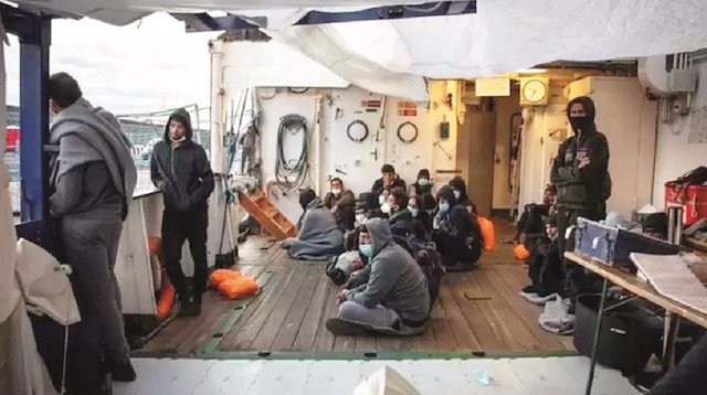 İtalya hükümeti, son iki haftada Akdeniz’de yaklaşık 1000 göçmeni kurtaran dört yardım gemisini bloke etti.