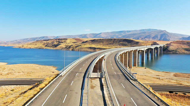 ​Cumhurbaşkanı Erdoğan, Hasankeyf Tüneli ile bağlantı yollarının açılışını gerçekleştirdi.