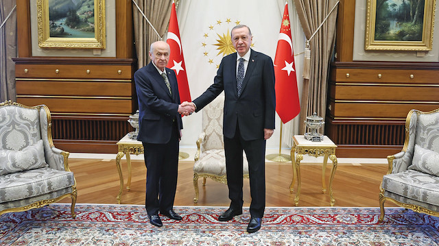 ​Cumhurbaşkanı Erdoğan dün MHP lideri Bahçeli ile Beştepe’de sürpriz bir görüşme yaptı.