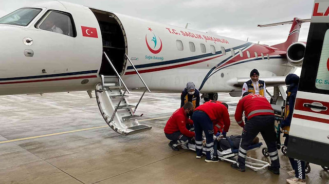 Hasta ambulans uçağa alındı.