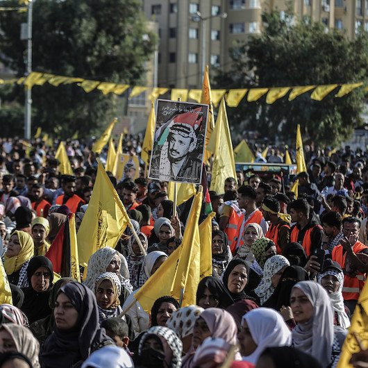 Gazze'de 'Elinde bir zeytin dalı ile özgürlük savaşçısı silahını taşıyan' Yaser Arafat'ı andılar