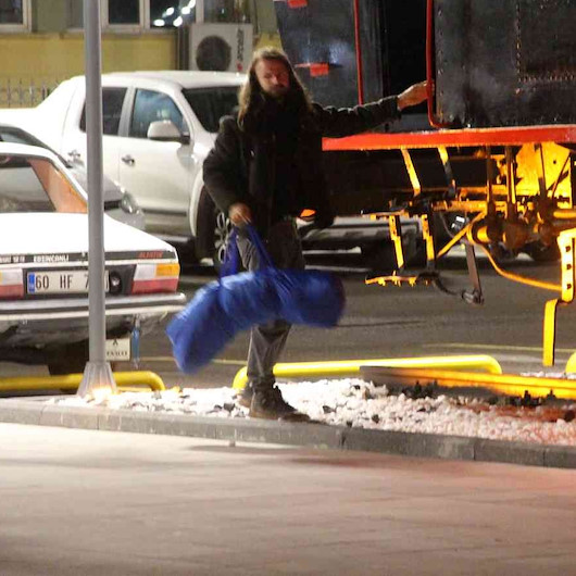 Polonyalı turistin çantası polisi alarma geçirdi: İçinden kıyafetler ve Türk bayrağı çıktı