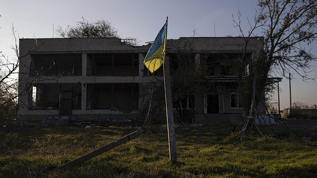 Ukrayna bayrağı dikildi