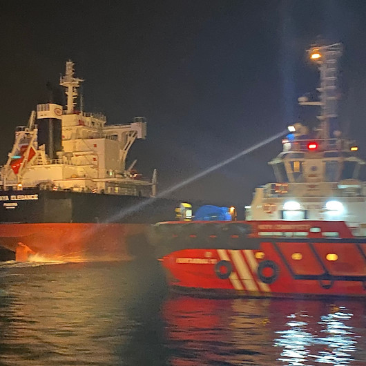 İstanbul Boğazı'nda gemi arızası: 15 Temmuz Şehitler Köprüsü'nün altında kaldı