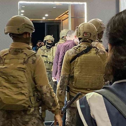 Mersin'de 300 polisle dev operasyon: 51 adrese eş zamanlı baskın düzenlendi