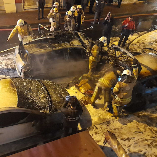 İstanbul Fatih’te dehşet anları: Beş araç alev alev yandı