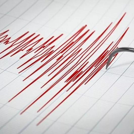 Endonezya'da 6 büyüklüğünde deprem