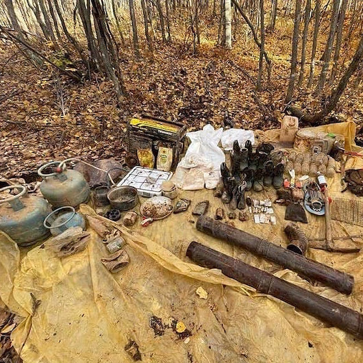 Tunceli'de teröristlerce kullanılan sığınakta yaşam malzemesi ele geçirildi
