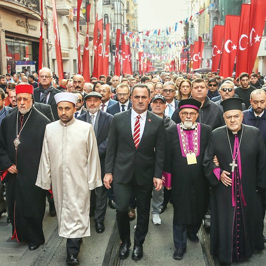 Birlik yürüyüşü: Terör saldırısına karşı el ele