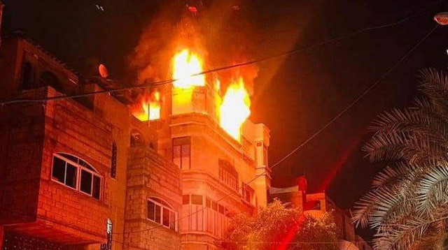 Gazze'de yangın çıktı.