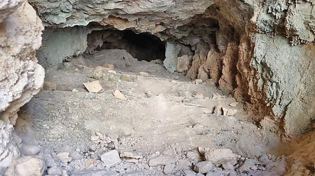 Cudi Dağı kırsalında icra edilen arazi arama tarama faaliyetlerinde 6 adet mağara ve 6 adet sığınak tespit edildi.