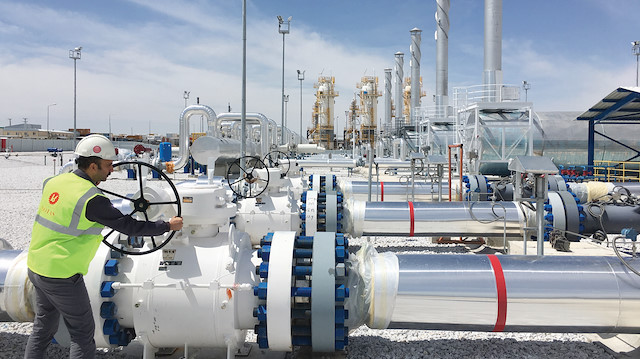 Enerji ve Tabii Kaynaklar Bakanı Fatih Dönmez, Karadeniz'de keşfedilen doğal gazın 4 yıl sonra Türkiye genelindeki konutlarda kullanılacağını söyledi.