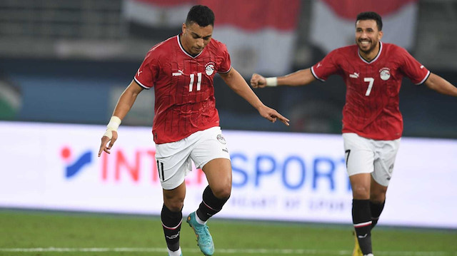 Mostafa Mohamed ve Trezeguet'in gol sevinci.