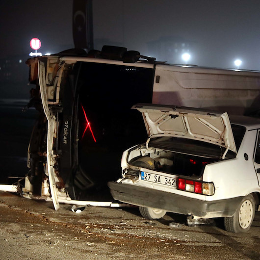 Gaziantep’te çevik kuvvet aracı kaza yaptı: Beşi polis altı yaralı