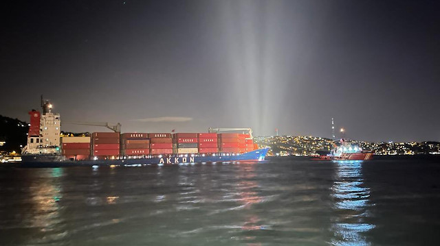İstanbul Boğazı'nda gemi arızası: Trafik geçici olarak kapatıldı.