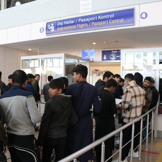 227 kaçak göçmen Afganistan’a geri gönderildi