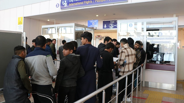 227 kaçak göçmen Erzurum’dan Afganistan’a gönderildi
