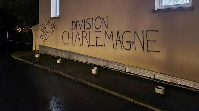 Fransa'da bir cami duvarına "İslam, Avrupa'dan çık dışarı" yazıldı.