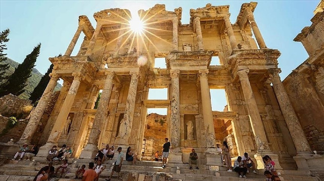 تركيا... أفسس القديمة تصطحب زوارها برحلة غنية عبر التاريخ