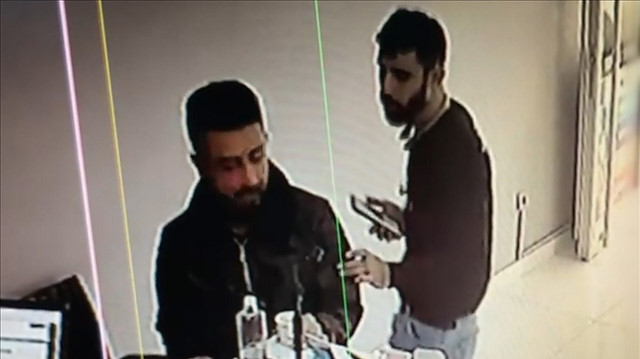 Firari şüpheli Bilal Hassan ile Suriye Azez'de yakalanan "Hüsam" kod adlı teröristin bir iş yerinde buluştuğu anlar, güvenlik kamerasına yansımıştı.