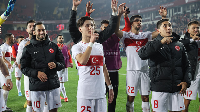 Arda Güler, Çekya ile oynanan hazırlık maçında ilk kez A Milli Takım formasını giydi. 